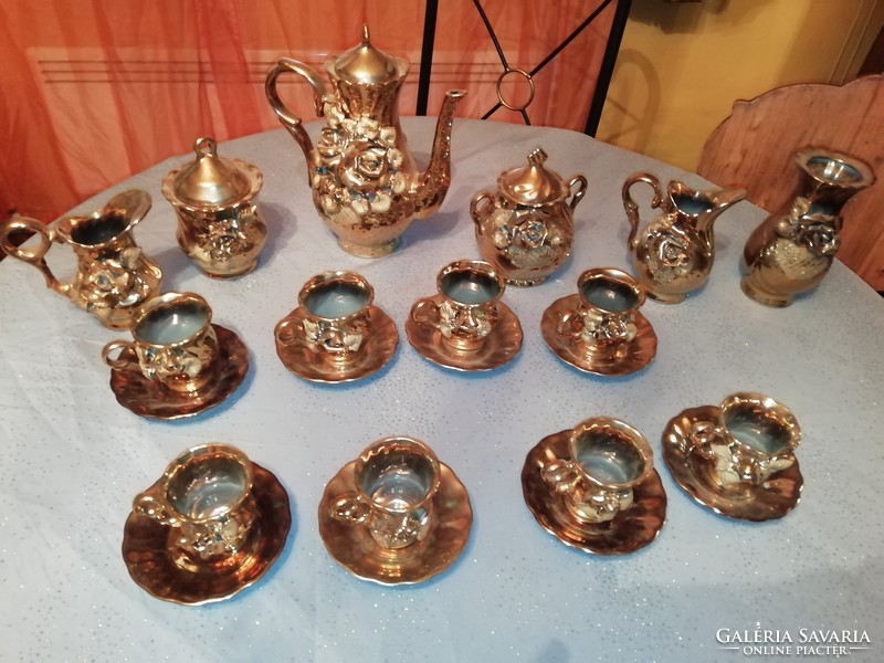 Eladásra kínálok román porcelán teás, kávés készletet