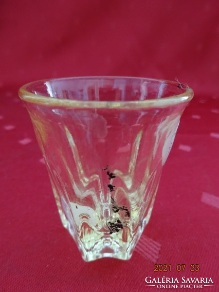 Üveg pálinkás kupica, sárga színű, magassága 5,5 cm. Vanneki!