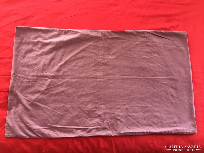 Egyszínű részben pamut párnahuzat, sötét levendula színű  42,5 x 72 cm