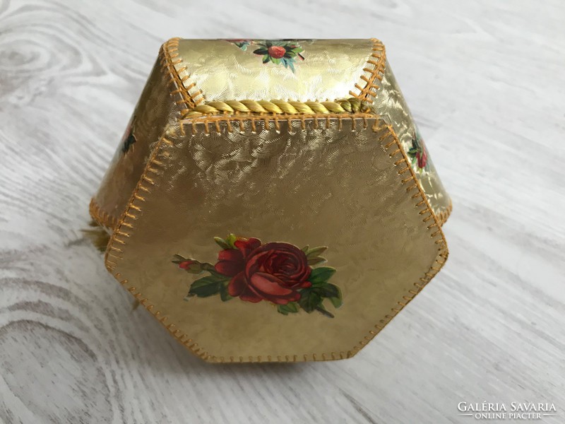 Régi dobozka, ékszertartó rózsa díszítéssel- kézzel készült
