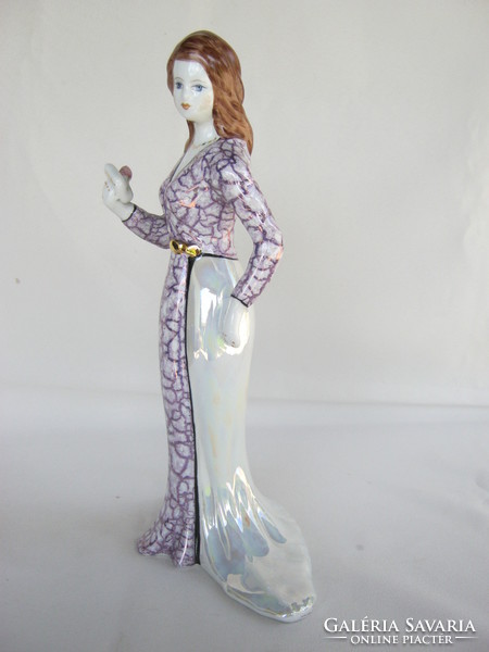 Nő elegáns ruhában nagy méretű porcelán 28 cm