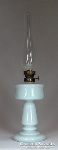 1F579 Antik tejfehér üveg petróleumlámpa cilinderrel