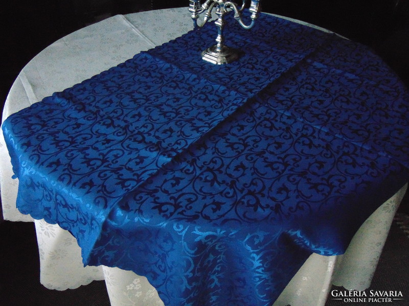 Álomszép elegáns selyemdamaszt asztalterítő 156 x 220 cm téglalap