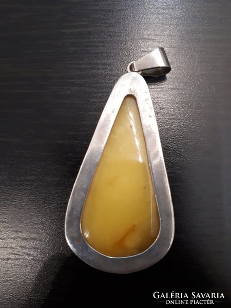 Polish honey amber pendant in silver socket