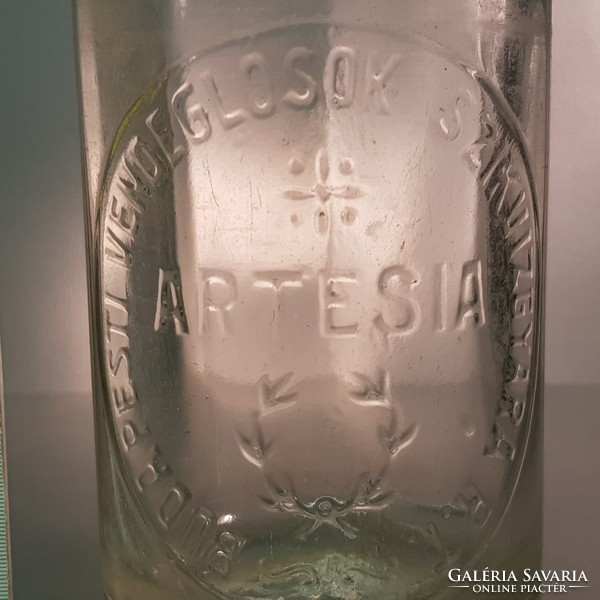 "Budapesti Vendéglősök Szikvízgyára R.T. Artésia" babérágas szódásüveg (1211)