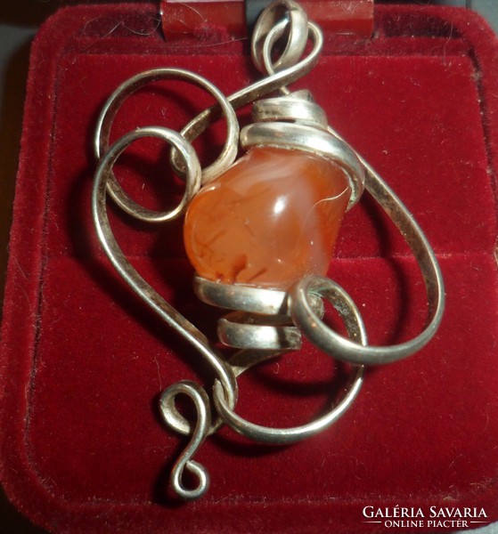 Silver pendant / carnelian