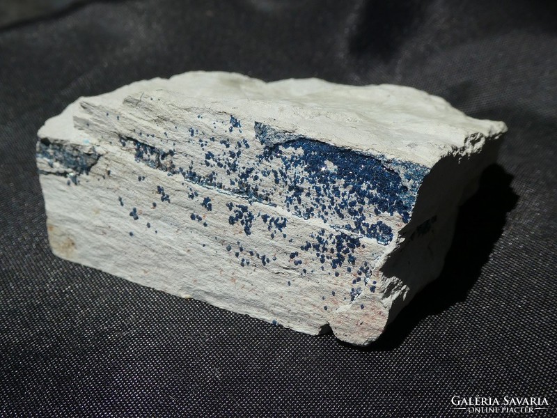 Természetes Cornetit kristályok az anyakőzeten. Régi, gyűjteményi ásvány a típuslelőhelyről. 110 g