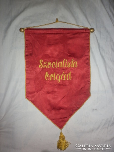 Régi szocialista brigád selyem zászló