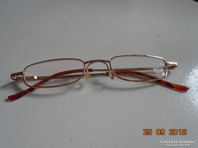 +1,5 Újszerű Olvasó szemüveg tokjával