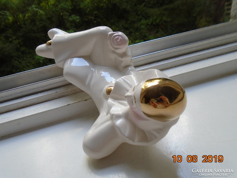 Art Deco Pierrot (szomorú bohóc) rózsával, kézzel festett, aranyozott porcelán
