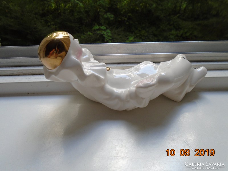 Art Deco Pierrot (szomorú bohóc) rózsával, kézzel festett, aranyozott porcelán