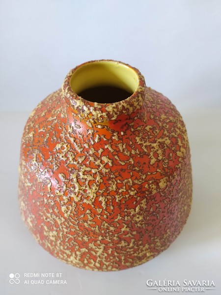 A rarer, larger-sized lake head vase, flawless, 19 cm