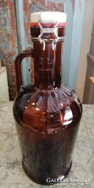 Csatos üveg, barna sörös üveg, dekoráció, 2 literes
