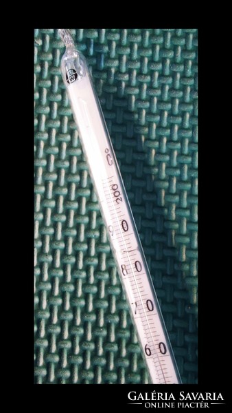 -10°C - +210°C között mérő laboratóriumi belsőskálás hőmérő