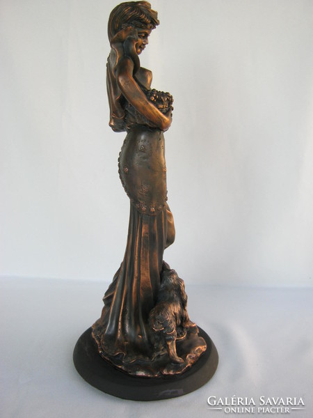 Large statue of a woman with a dog, 37 cm