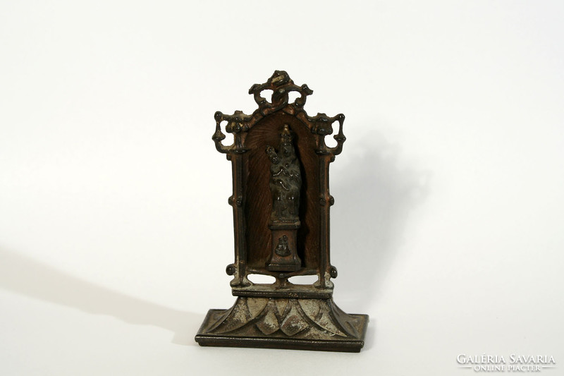 Antique iron statue figurine of Mary with the child Jesus in altarpiece monk iron statue eucharistic k.