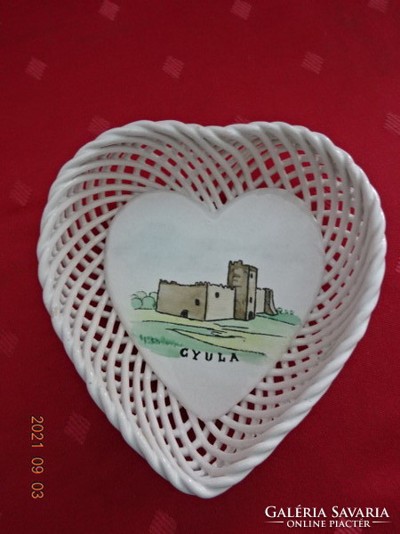 Bodrogkeresztúri mázas kerámia, kézzel festett szív alakú asztalközép, fonott szegéllyel. Vanneki!