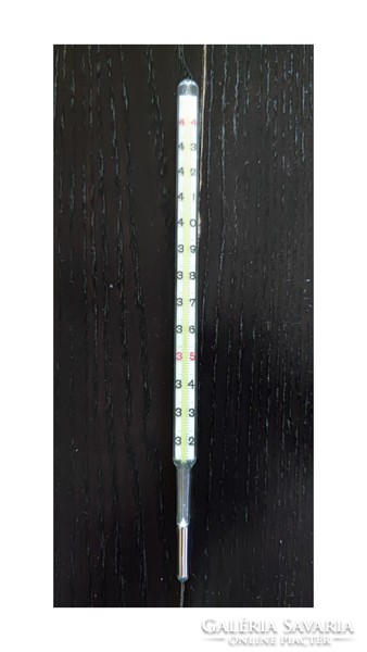 Laboratory internal scale thermometer measuring between + 32 ° C and + 44 ° C