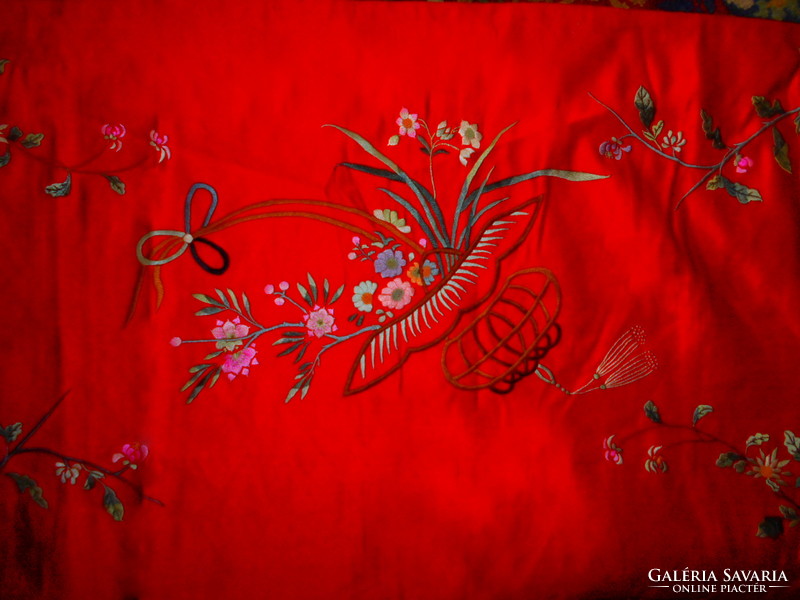 Chinese silk embroidery tablecloth.-Runner 74 cm x 34 cm