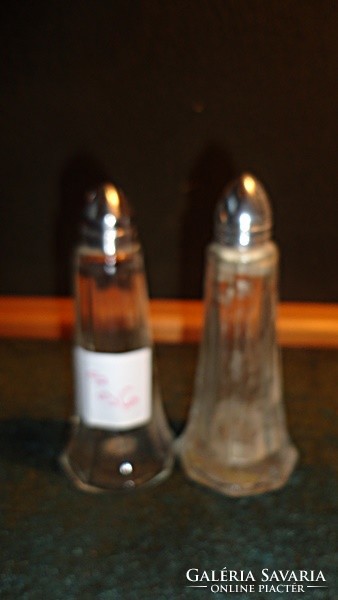 S21-96 art-deco salt-pepper spray pair with metal head.