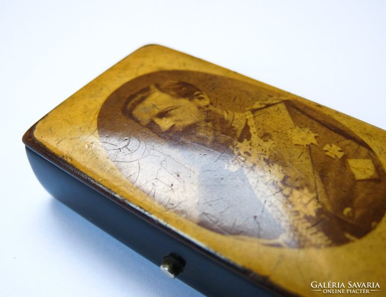 Antique pulp match holder with a portrait of iii.Frigyes!
