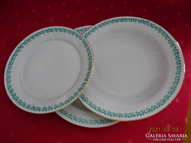 Great Plain porcelain deep plate, flat plate and small plate with green leaf border, 18 pieces. He has!