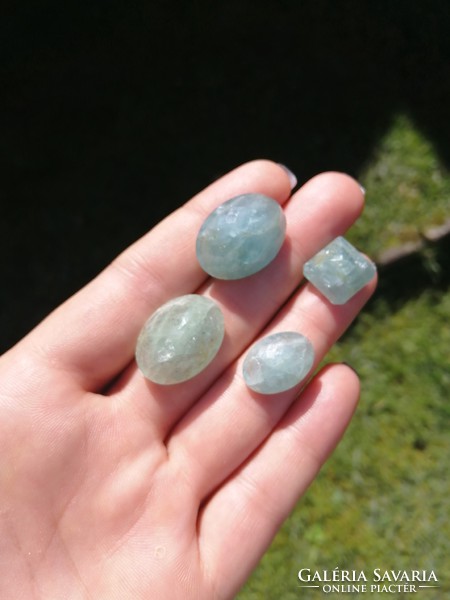 Aquamarine gemstones, pendant ring