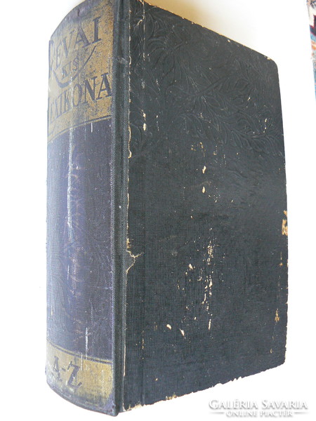 Révai's small lexicon 1936 book in good condition
