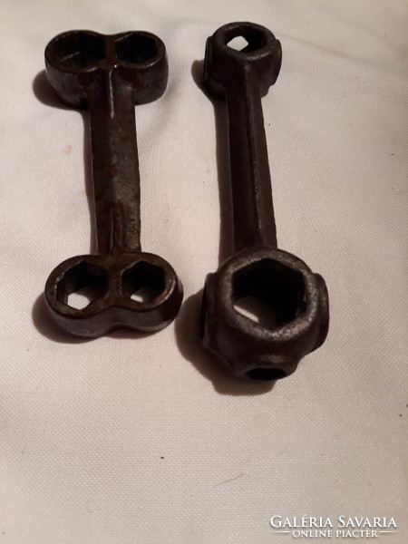 2 Piece tool for vintage vehicles