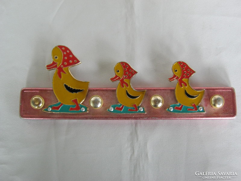 Retro metal duck hanger hanger