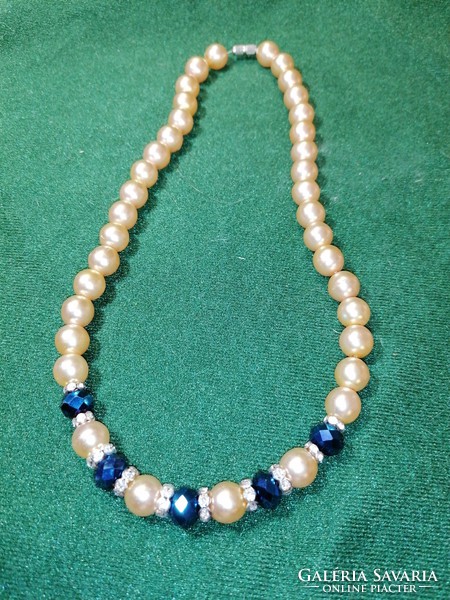 Tekla string of beads (868)
