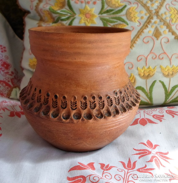Retro ceramic bowl 1. (Brown, engraved pattern)