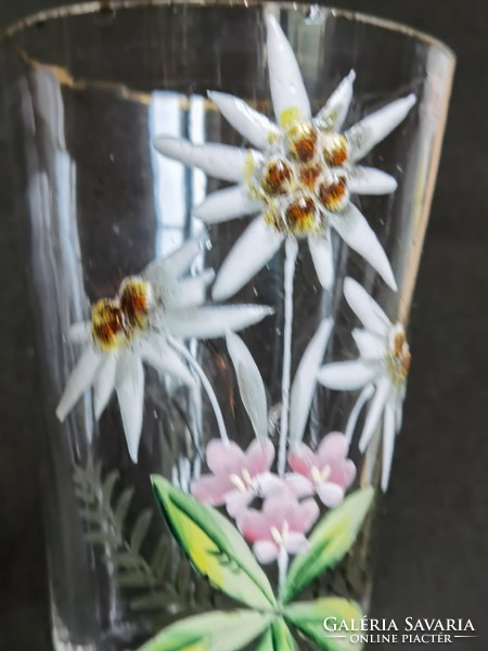 Antik, biedermeier kézi zománc festésű, fújt talpas üvegpohár havasi gyopár mintával