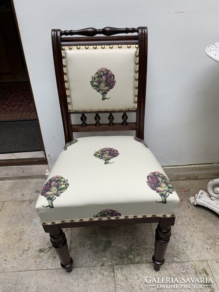 Gyönyörűen felújított, egyedi articsókás ónémet székek