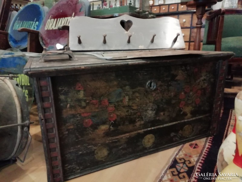 Kelengyés chest with original painting, from the 19th century, chest with folk decoration