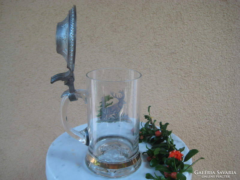 Bajor  vadász jelenezes  , sörös krigli    üvegből , díszes ón tetővel