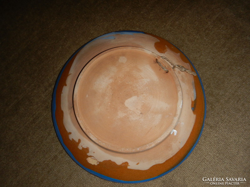 Glazed ceramic plate