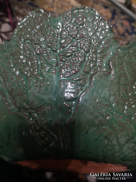 Kerámia tál, kelkáposzta leveles kínáló, kézimunka,  zöld mázas konyhai edény 28 cm