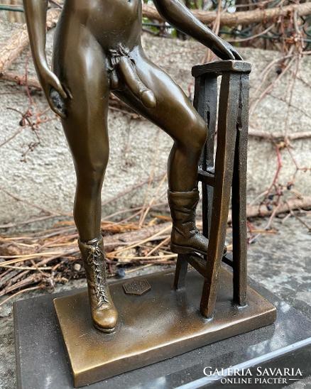Férfi akt bronz szobor