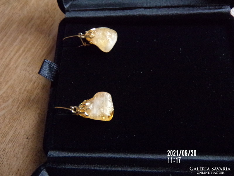 Crystal stone earrings