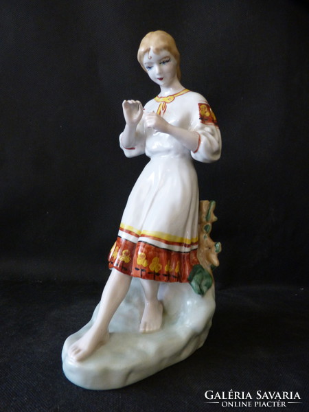 Soviet-Ukrainian / Polonne porcelain sculpture.