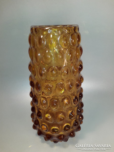 Bütykös vastag falú borostyán színű nehéz szakított üveg váza Lenti glass