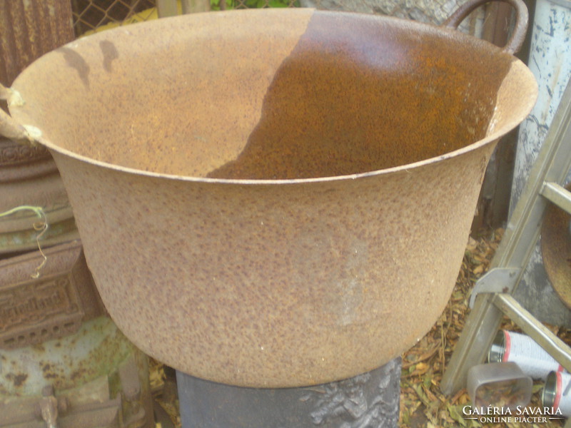 Cast iron cauldron
