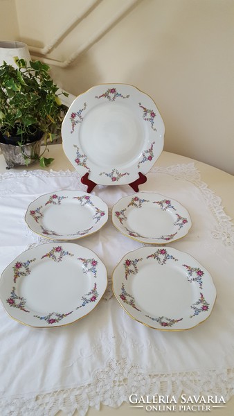Porcelain breakfast and dinner set with flower garland, for 4 people