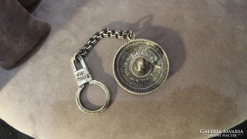 Silver sombrero keychain