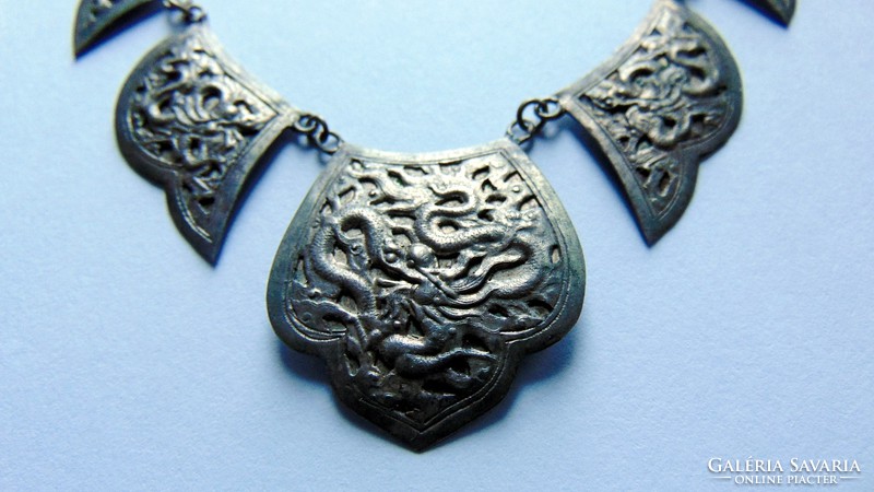 Antik, 900 -as ezüst míves ázsiai nyakék, nyaklánc sárkánykígyó motívummal