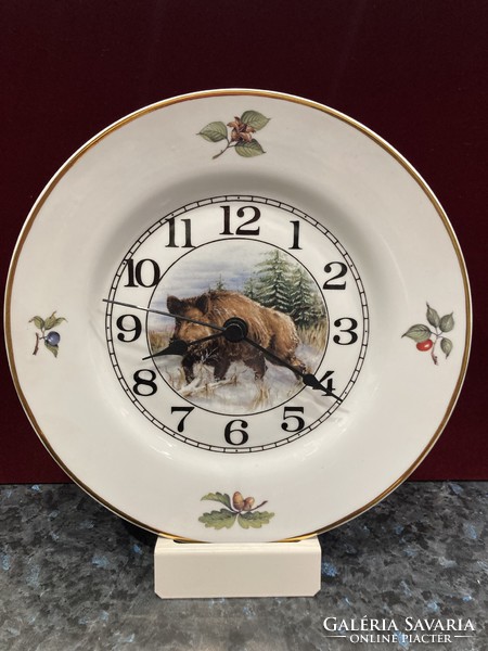 Raven house porcelain game wall clock