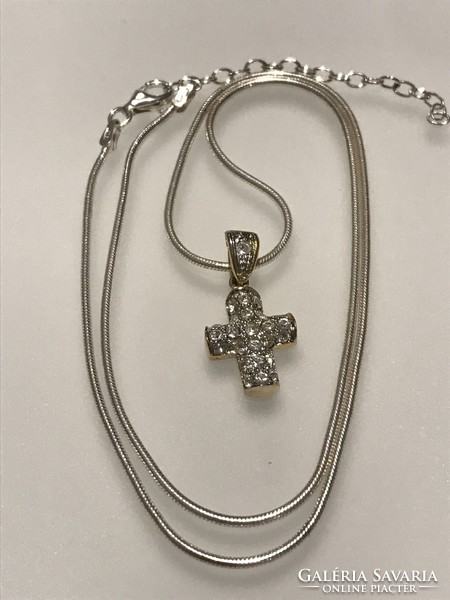 Ezüst nyaklànc Swarovski kristályokkal kirakott kereszttel, 45 cm