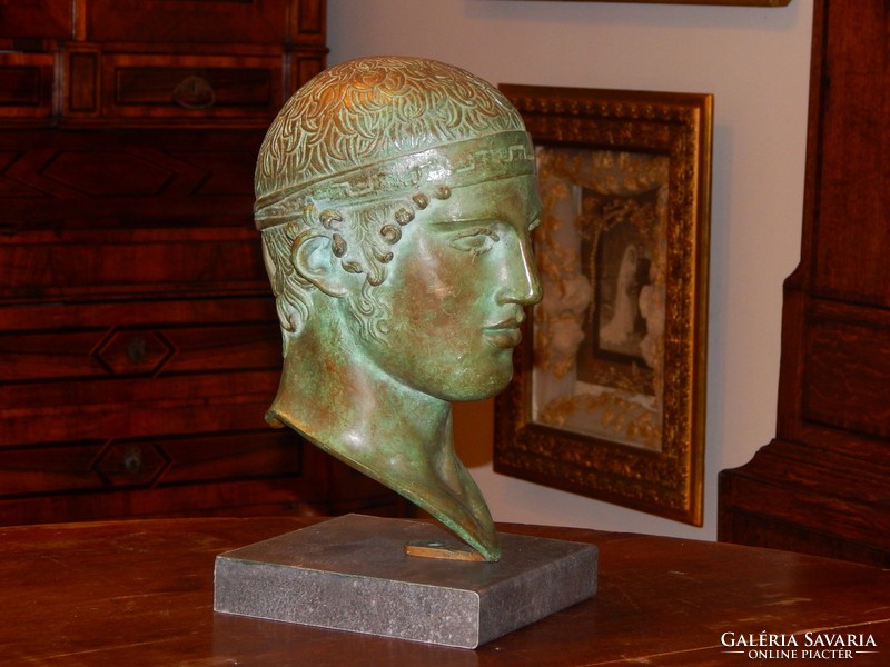 Görög bronz  szobor a  XX. szd. első feléből