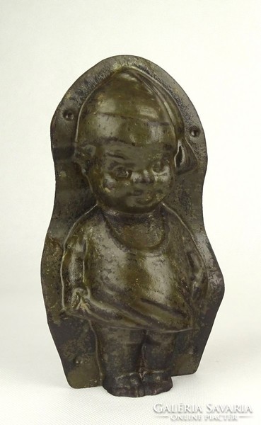 1G084 Antik csokiöntő kislány forma cukrász eszköz 20 cm